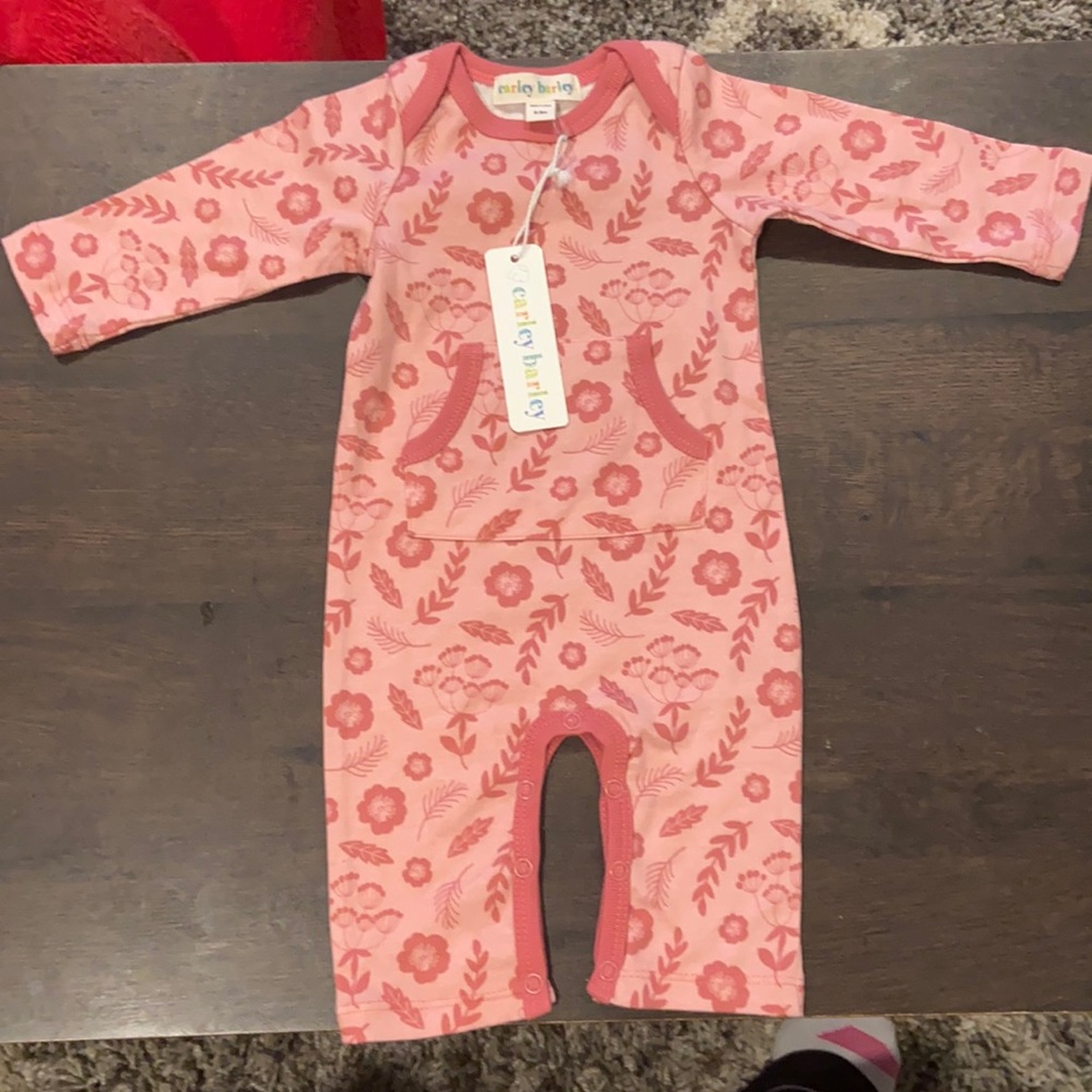 Girls long sleeve outfit never worn